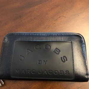 Very gently used MJ wallet. No scratches, no odor.